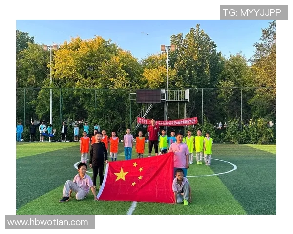 杭州世锦赛点评:足球队展现出强大实力与团队协作精神 杭州世锦赛点评:足球队展现出强大实力与团队协作精神